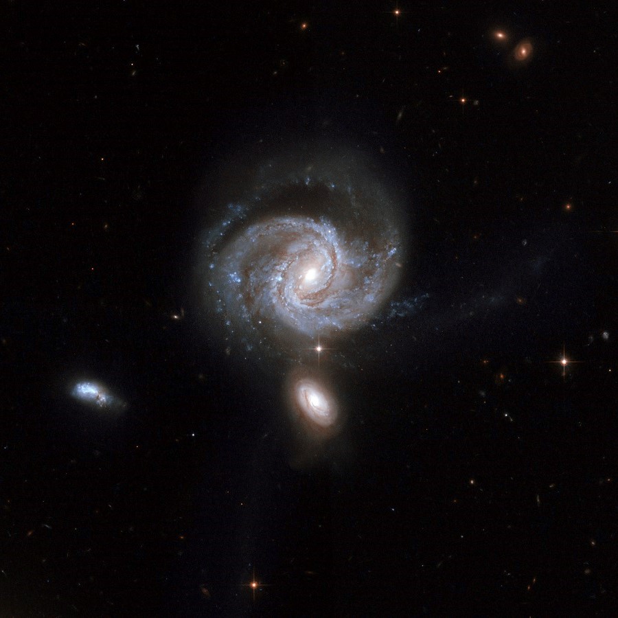 Dos corazones oscuros | Las 7 galaxias más extrañas del universo | bayas de cerebro