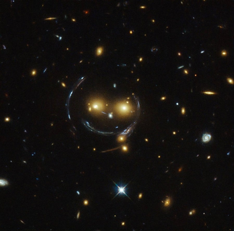 Galaxia sonriente |: Las 7 galaxias más extrañas del universo | bayas de cerebro