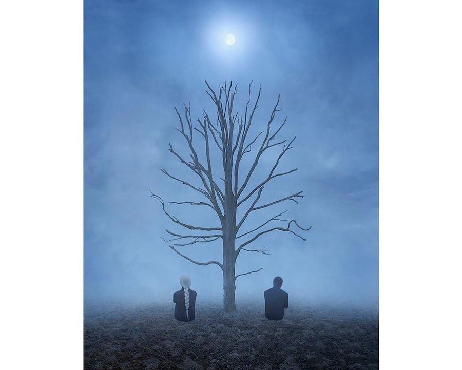 Justo a tu lado | Fotografía surrealista que estudia el mundo solo de uno solo | Bayas cerebrales