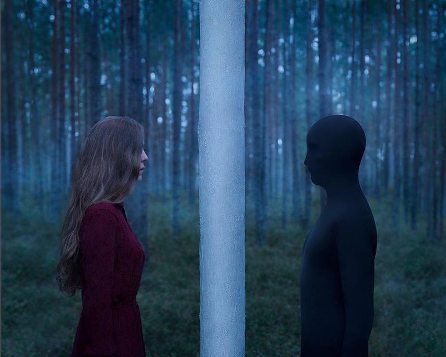 Más bien llorar | Fotografía surrealista que estudia el mundo solo de uno solo | Bayas cerebrales