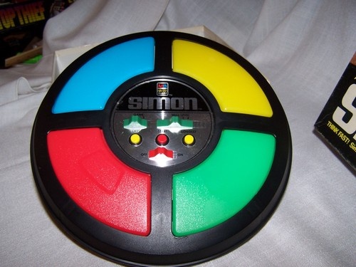     Juego de Simon | 8 Mejores 1980 fijados durante una década Bayas cerebrales