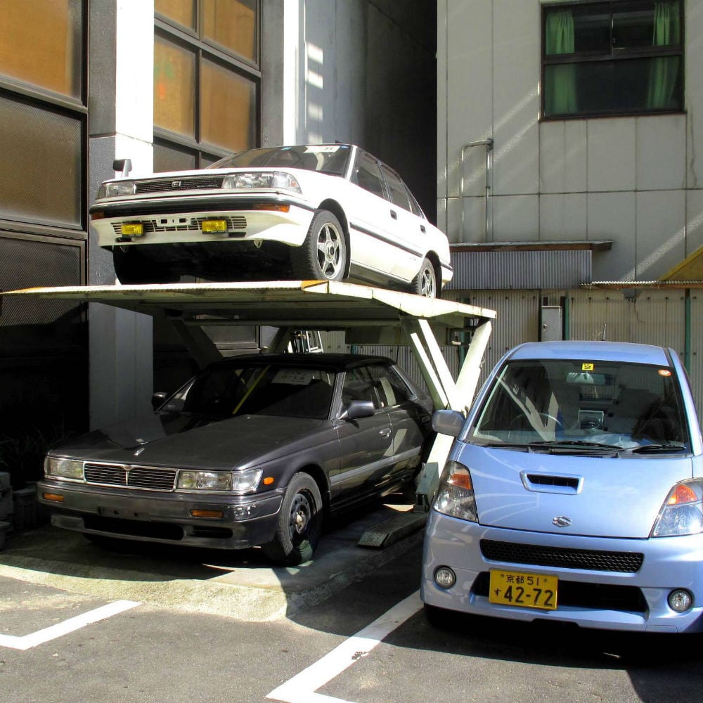     Elevadores de estacionamiento de garaje | 8 Tecnología japonesa diaria loca que quieres que vivas en Japón | Bayas cerebrales